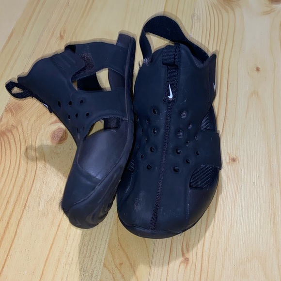 Children’s 3Y Nike Black Velcro Sandals - Picture 1 of 3